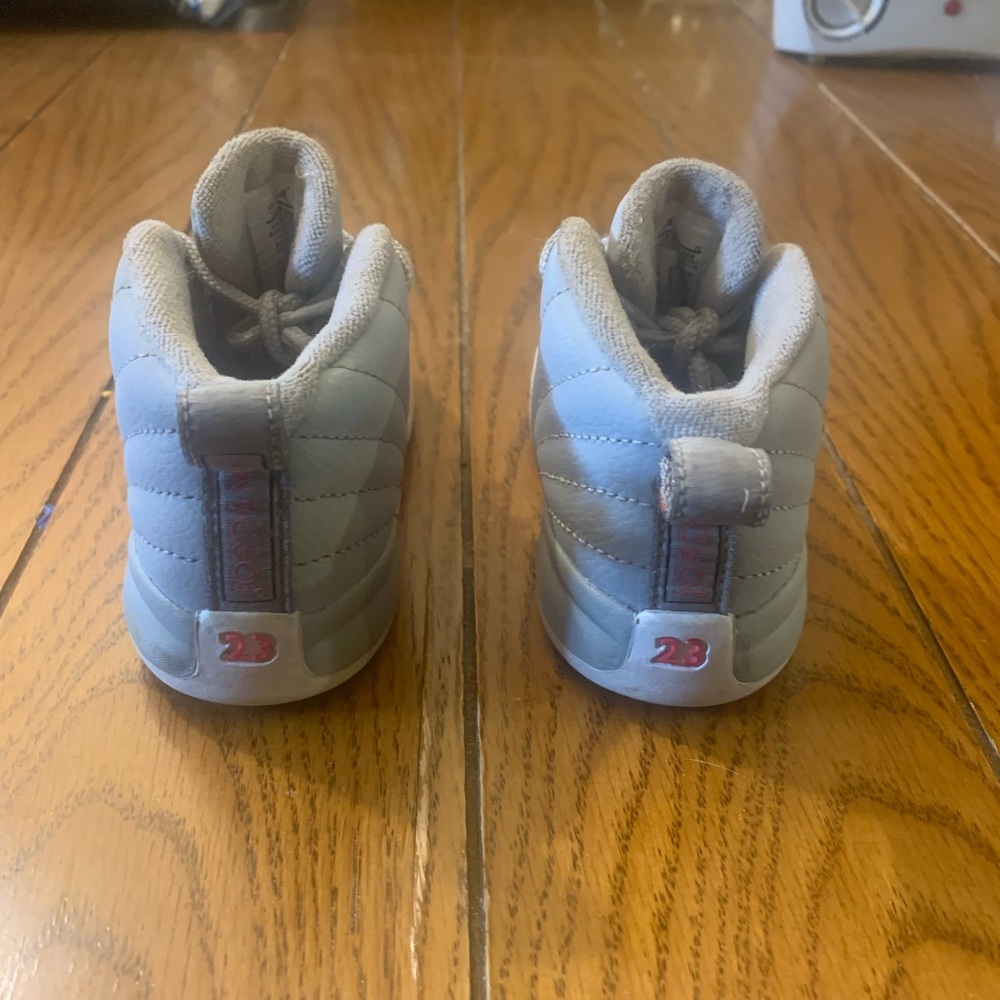 Jordan 12 - Picture 4 of 6